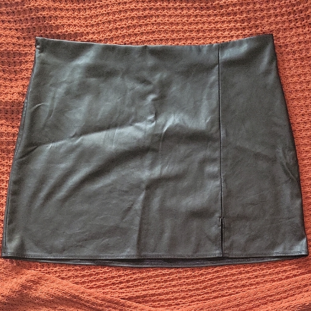 Old Navy Black Faux Leather Skirt